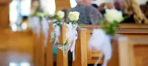 Trauung und Hochzeit in Kirche. Farben in warmen Tönen und gold gehalten. Vorlagen für Kirchenheft, Einladungskarten und diverse Klappkarten.