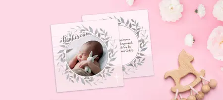 Dankeskarte Taufe mit Blätterkranz, Rosa mit Babyfoto