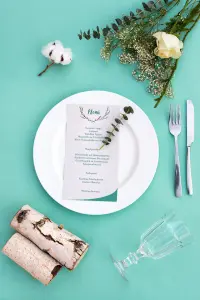 Türkise Tafel mit passender Getränkekarte aus der Vogelperspektive