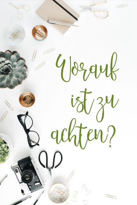 Grüner eleganter Schriftzug "Worauf ist zu achten?" auf weißem Hintergrund