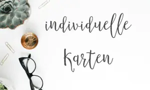 Schreibtisch in weiß mit Schrift: individuelle und personalisierte Geburtstagskarten gestalten