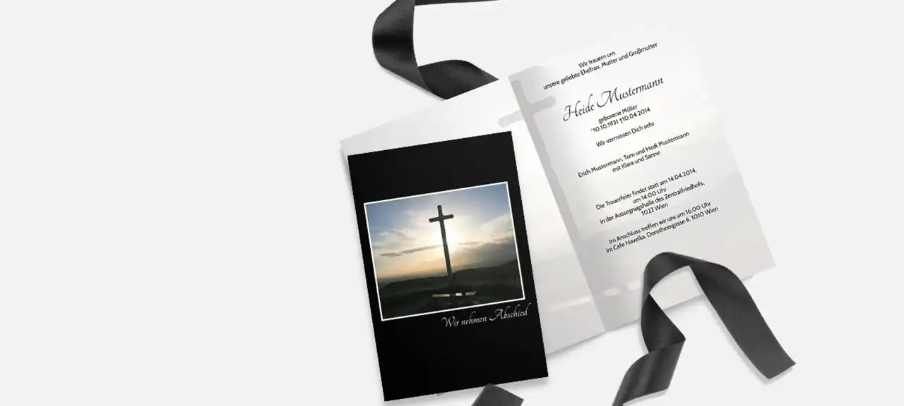Trauerkarte mit klassischem Kreuz mit schwarzer Schrift