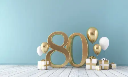 Goldene 80 vor Geschenk, mintfarbener Hintergrund, Umschläge und Kuverts im passenden Format wie A6, gestalten Sie Ihre eigenen Einladungen mit unseren goldenen und bunten Designs zum runden Geburtstag