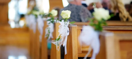 Trauung und Hochzeit in Kirche. Farben in warmen Tönen und gold gehalten. Vorlagen für Kirchenheft, Einladungskarten und diverse Klappkarten.