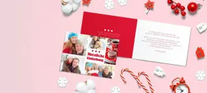 Einladung Weihnachten mit Fotos der Familie, moderner Stil der Karte mit Schriftzug und Schneeflocken
