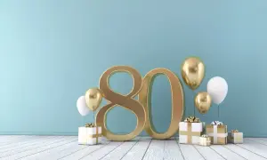 Goldene 80 vor Geschenk, mintfarbener Hintergrund, Umschläge und Kuverts im passenden Format wie A6, gestalten Sie Ihre eigenen Einladungen mit unseren goldenen und bunten Designs zum runden Geburtstag