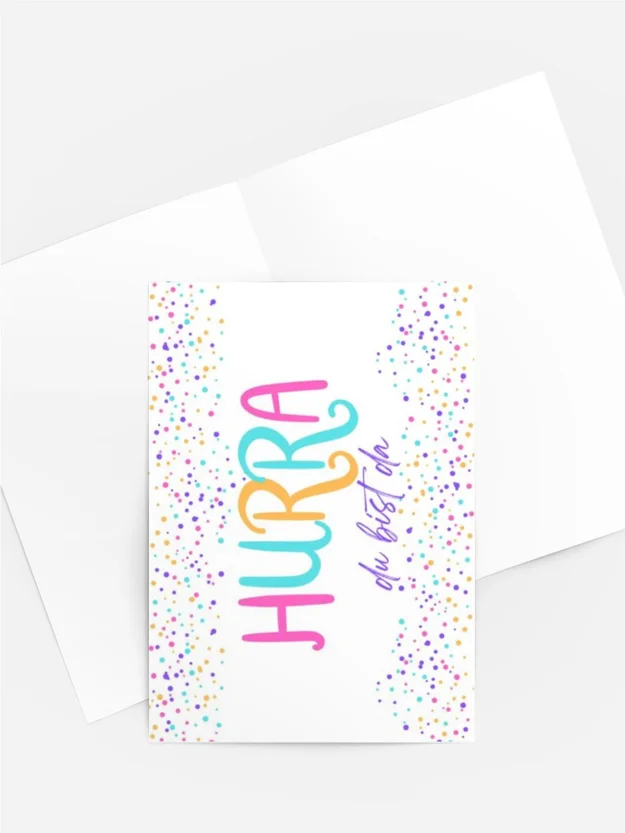 Hurra, du bist da – Bunte Geburtskarte mit Konfetti-Design