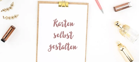 Kirchenheft Vorlagen: Karten selbst gestalten steht als Inhalt in Kaligrafie-Schrift auf weißem Blanko Kirchenheft