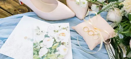Hochzeitskarten als Klappkarte mit floralem Design, unklar ob Danksagungskarte oder Einladungskarte