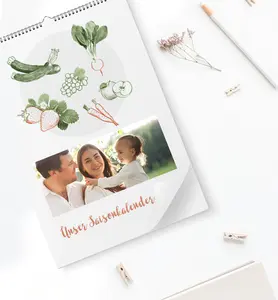 Ein Küchenkalender in der Größe A4; ein Saisonkalender und Terminplaner