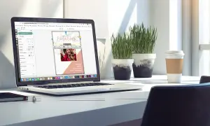 Postkarten Klappkarten Grußkarten Einladungskarten Geburtskarten online gestalten, Arbeitsplatz mit Computer