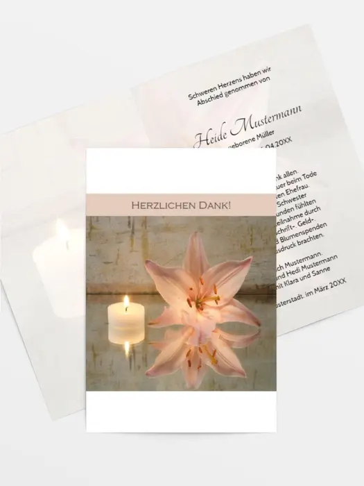 Trauerdanksagung Kerze und Blumen hoch