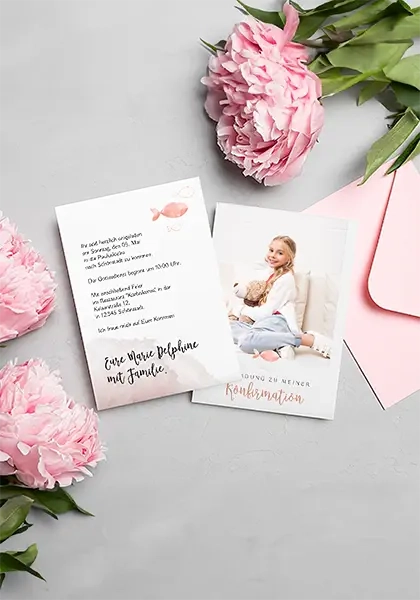 Konfirmationskarte, Klappkarte mit Einlageblatt und Text, mit Foto eine Mädchens mit Teddybär auf Sofa, Fisch