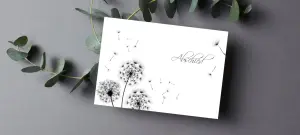 Dankeskarte Erinnerung, weiße Karte mit stilisierten Pusteblumen
