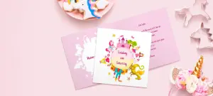 Einladungskarte für Mädchen Kindergeburtstag mit Märchenwelt und Text in pink gehalten, daneben Einhorn Haarreifen
