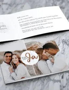 Einladungen für die Hochzeit, Motiv verliebtes Paar, weiße Karte mit blauer und brauner Schrift
