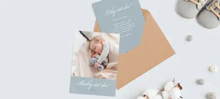 Geburt Dankeskarten mit Schriftzug "Baby ist da!" und Foto des Babys