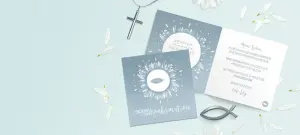 Einladungskarte zur Konfirmation mit Motiv Fisch, Blüten und Kreuz im Hintergrund