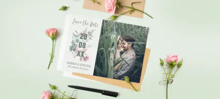 Save-the-Date-Karte von Annika und Steffen mit Foto im mannshohen Gras