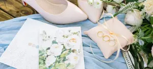 Hochzeitskarten als Klappkarte mit floralem Design, unklar ob Danksagungskarte oder Einladungskarte