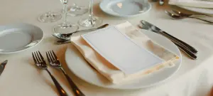 Menükarte Taufe, braun und weiß, Klappkarte, zarte Muster mit Blättern