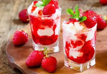 Desserts aus frischen Erdbeeren