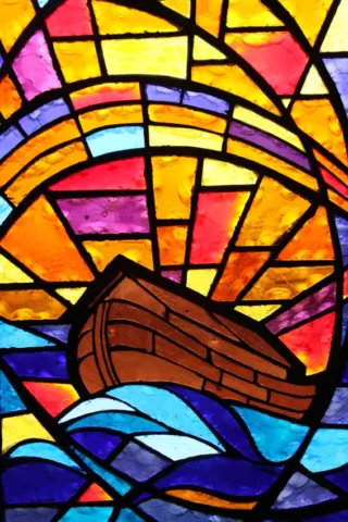 Buntes Kirchenbild mit Schiff