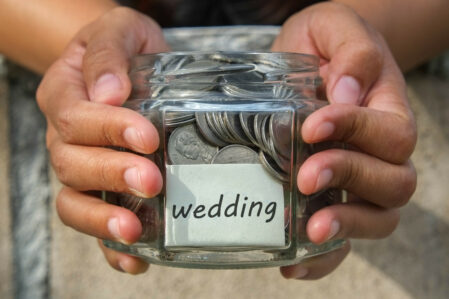 Finanzierung Hochzeit, Glas mit Münzen