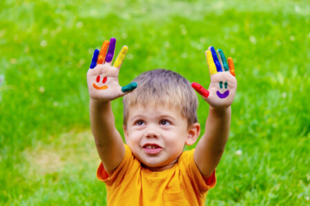 Fingerfarbe Kindergeburtstagsspiele 2. Geburtstag 