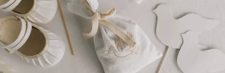 Symbole katholische oder evangelische Taufe für ein Kind Fürbitten und Taufsprüche